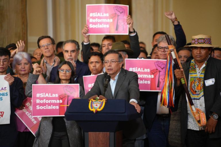 LA OPOSICIÓN COLOMBIANA ENTERRÓ LA REFORMA LABORAL: EL PUEBLO LA RESUCITARÁ EN LAS URNAS